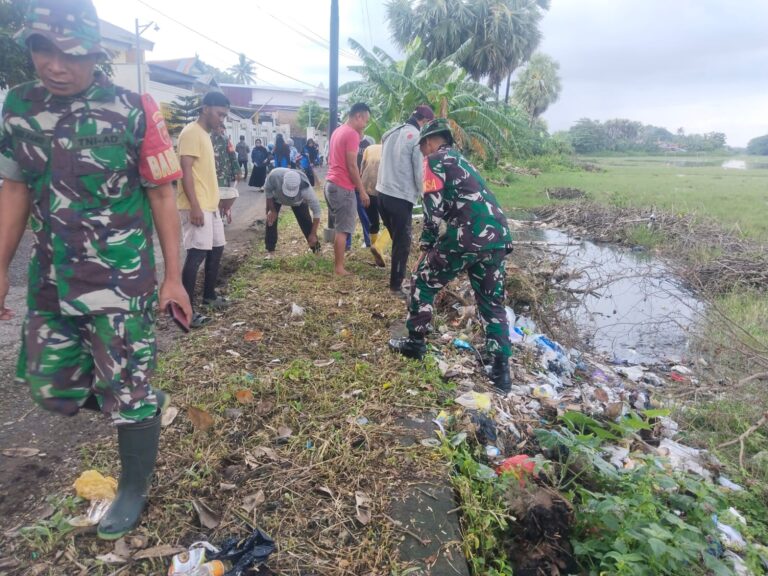 Peran Aktif Koramil 1426-04/Galesong Bersama Warga, Kerja Bakti Pembersihan Lingkungan