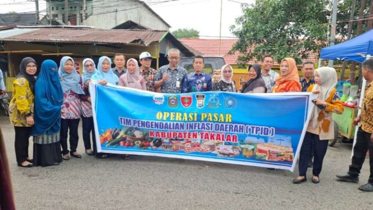 Menyambut Bulan Ramadhan 1447 H Pemda Takalar bersama TIM TPID melakukan Operasi Pasar.