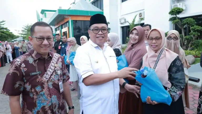 Bupati Takalar Salurkan 1.000 Paket Lebaran di RSUD H. Padjonga Daeng Ngalle