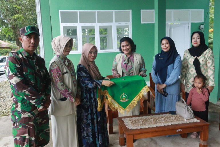 Dinas Pendidikan Takalar Serahkan Kunci TK Kartika XX-6 Kepada Ketua Yayasan Kartika Kodim 1426 Takalar