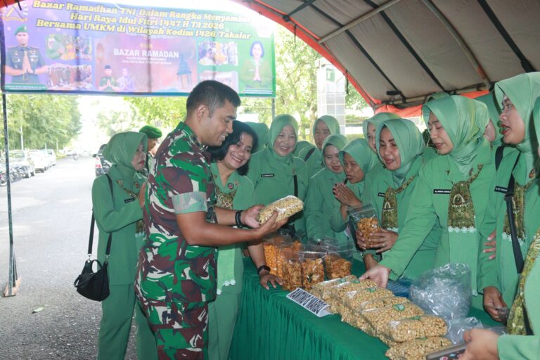 Wujudkan Impian Warga Jelang Idul Fitri Kodim 1426 Takalar Bersama Pemerintah Daerah Gelar Bazar Ramadhan