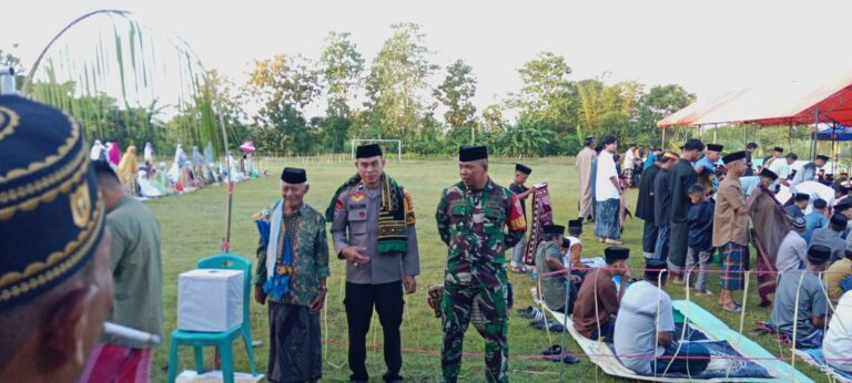 Babinsa Jajaran Kodim 1426/Takalar, Laksanakan Pengamanan Sholat Idul Fitri 1447 H