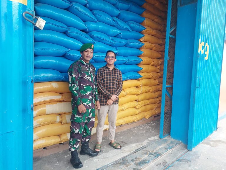 Pastikan Ketersediaan Stok Beras, Piket Koramil 1426-01/Polut Pantau Gudang Bulog