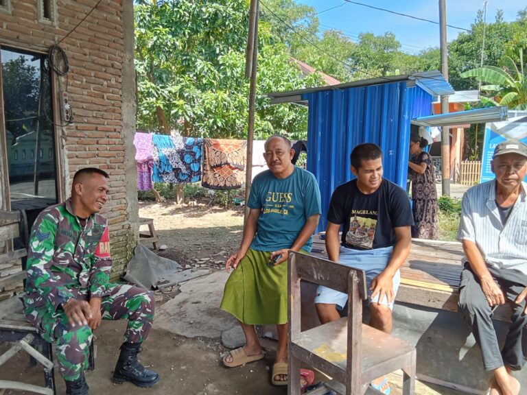 Kedekatan Emosional Babinsa Kelurahan Sombala Bella, Dengan Warganya Terlihat Saat Komsos