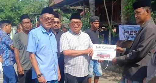Bupati Takalar Serahkan Sapi Kurban Bantuan Presiden, Ajak Warga Pererat Kebersamaan