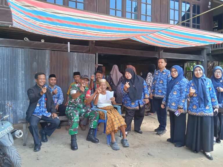 Babinsa Kelurahan Sombalabella Hadiri Kegiatan Rumah Layanan Warga Terintegrasi di Pattallassang