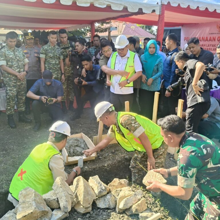 Peletakan Batu Pertama Pembangunan Rumah Layak Huni di Takalar, Wujud Sinergi Pemprov Sulsel dan Kodam XIV/Hasanuddin