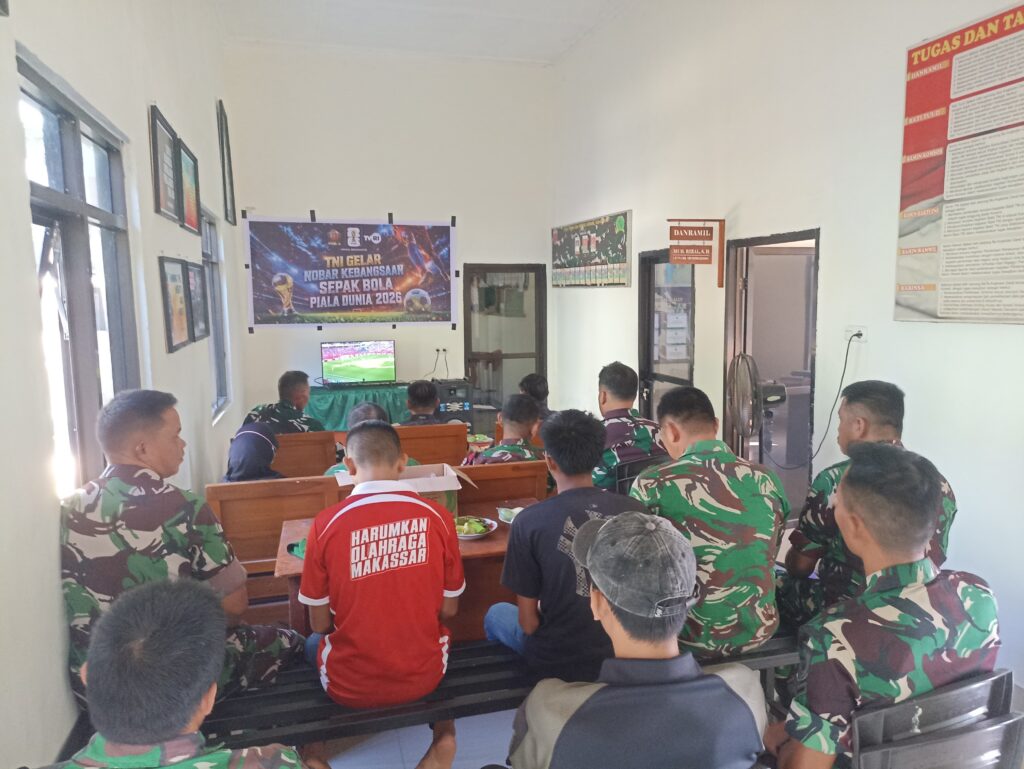 Dandim 1426/Takalar: Nobar Bola Gembira Jadi Sarana Mempererat Kemanunggalan TNI dan Rakyat