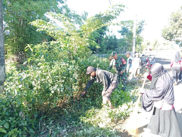 Koramil 1426-07/Pattallassang Bersama Warga Gelar Karya Bakti Bersihkan Lingkungan Kelurahan Pappa