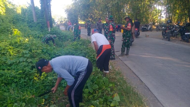 Koramil 1426-04/Galesong Bersama Warga Gelar Kerja Bakti, Ciptakan Lingkungan Bersih dan Sehat