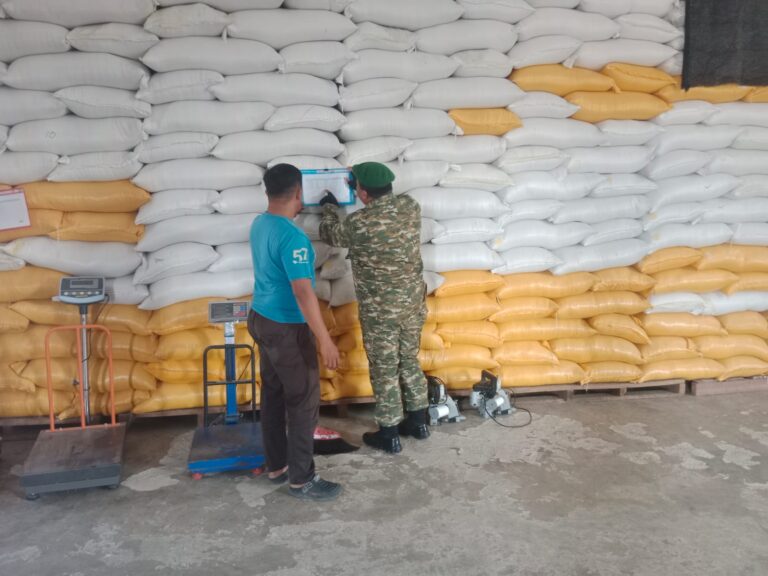 Piket Koramil 1426-01/Polut Pantau Stok Beras Bulog, Pastikan Ketahanan Pangan Tetap Aman