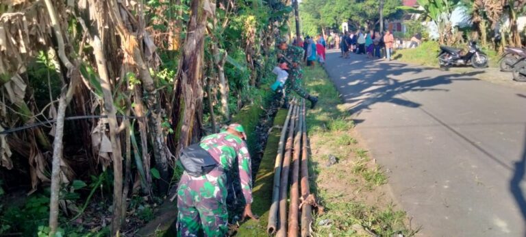 Karya Bakti Koramil 1426-07/Pattallassang Bersama Warga, Ciptakan Lingkungan Alluka Bersih dan Sehat