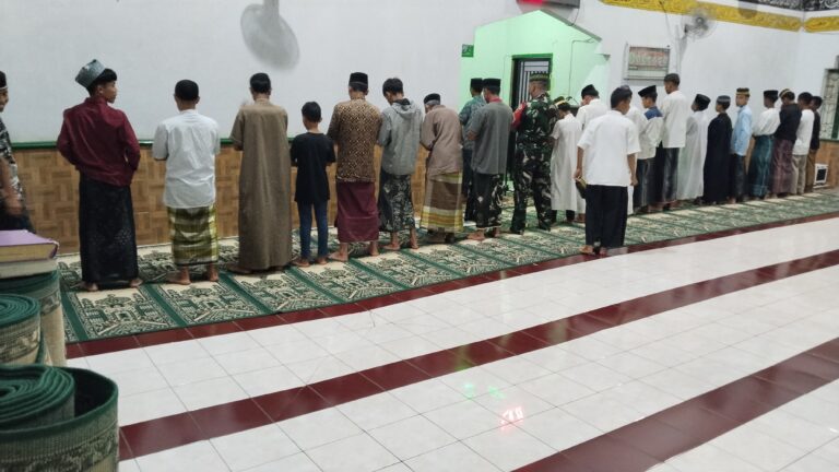 Koramil 1426-01/Polut Gelar Sholat Subuh Berjamaah Keliling, Pererat Silaturahmi Dengan Masyarakat