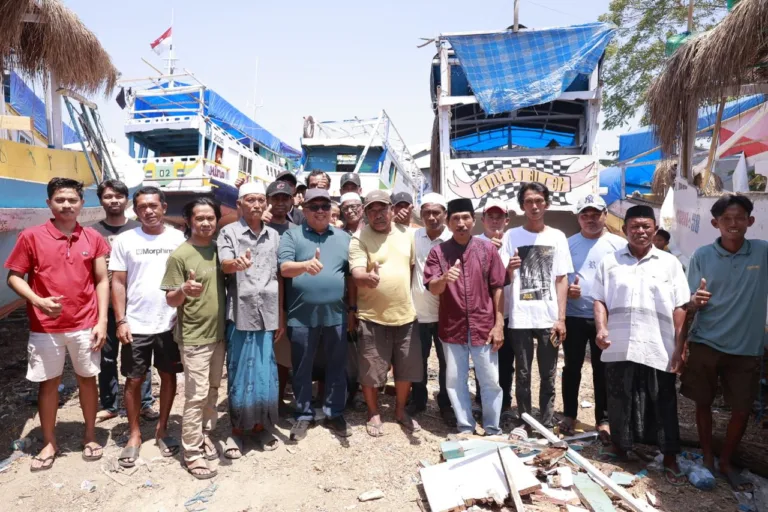 Bupati Daeng Manye Datangi Nelayan Palalakkang Solar Langka Jadi Sorotan