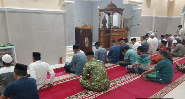 Koramil 1426-07/Pattallassang Intensifkan Sholat Subuh Berjamaah Keliling, Perkuat Silaturahmi dengan Warga