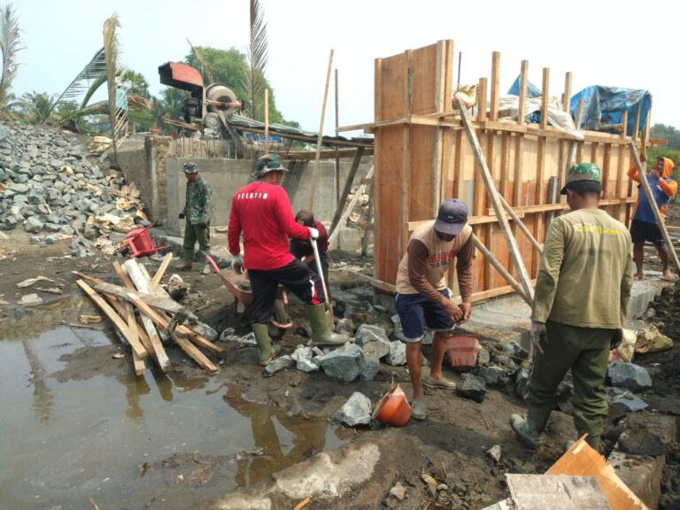 TNI dan Warga Kompak, Pengecoran Tiang Jembatan Galesong Timur Capai 25 Persen